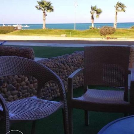 Seaview Chalets In Porto South Beach - Families Only 아인 수크나 외부 사진