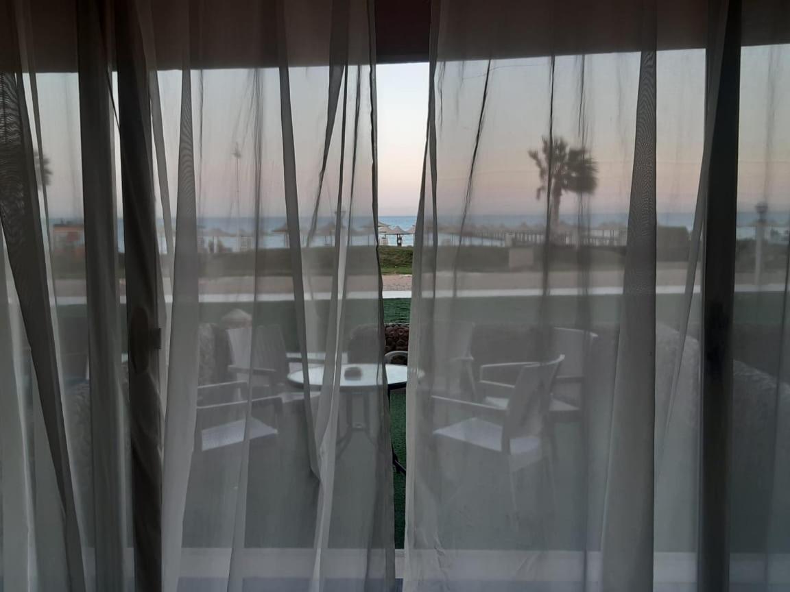 Seaview Chalets In Porto South Beach - Families Only 아인 수크나 외부 사진