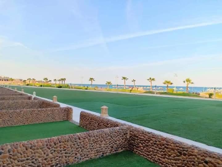 Seaview Chalets In Porto South Beach - Families Only 아인 수크나 외부 사진