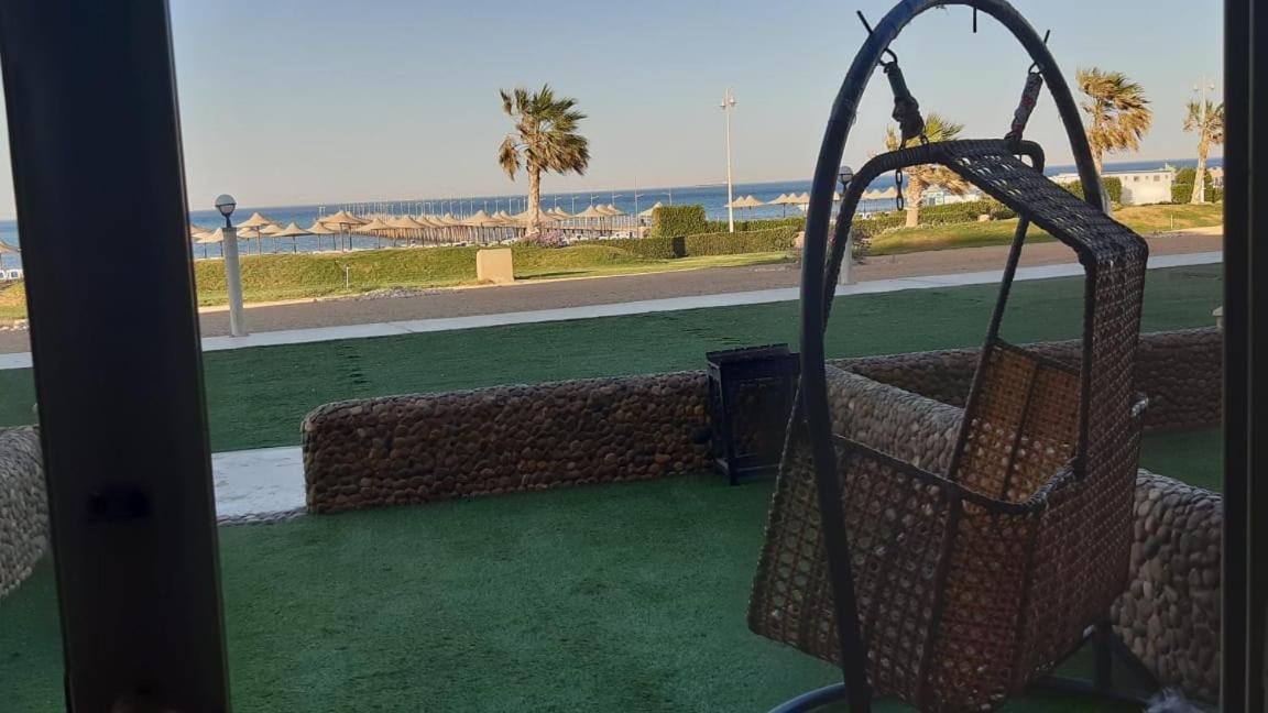 Seaview Chalets In Porto South Beach - Families Only 아인 수크나 외부 사진