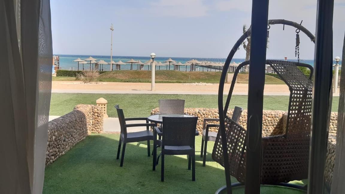 Seaview Chalets In Porto South Beach - Families Only 아인 수크나 외부 사진