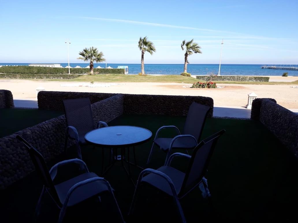 Seaview Chalets In Porto South Beach - Families Only 아인 수크나 외부 사진